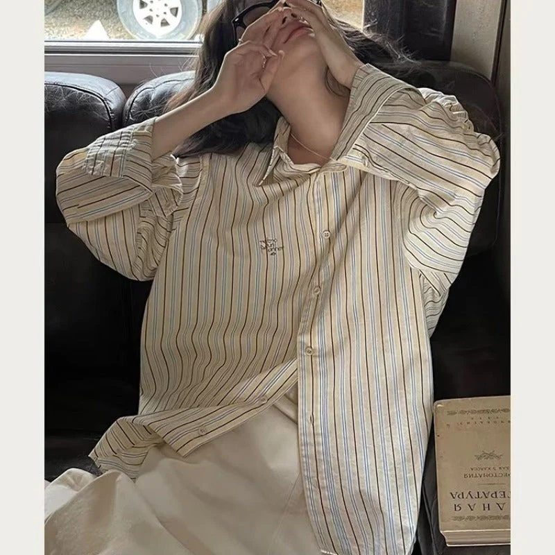 Aesthetic Striped Button Blouse - Image 4