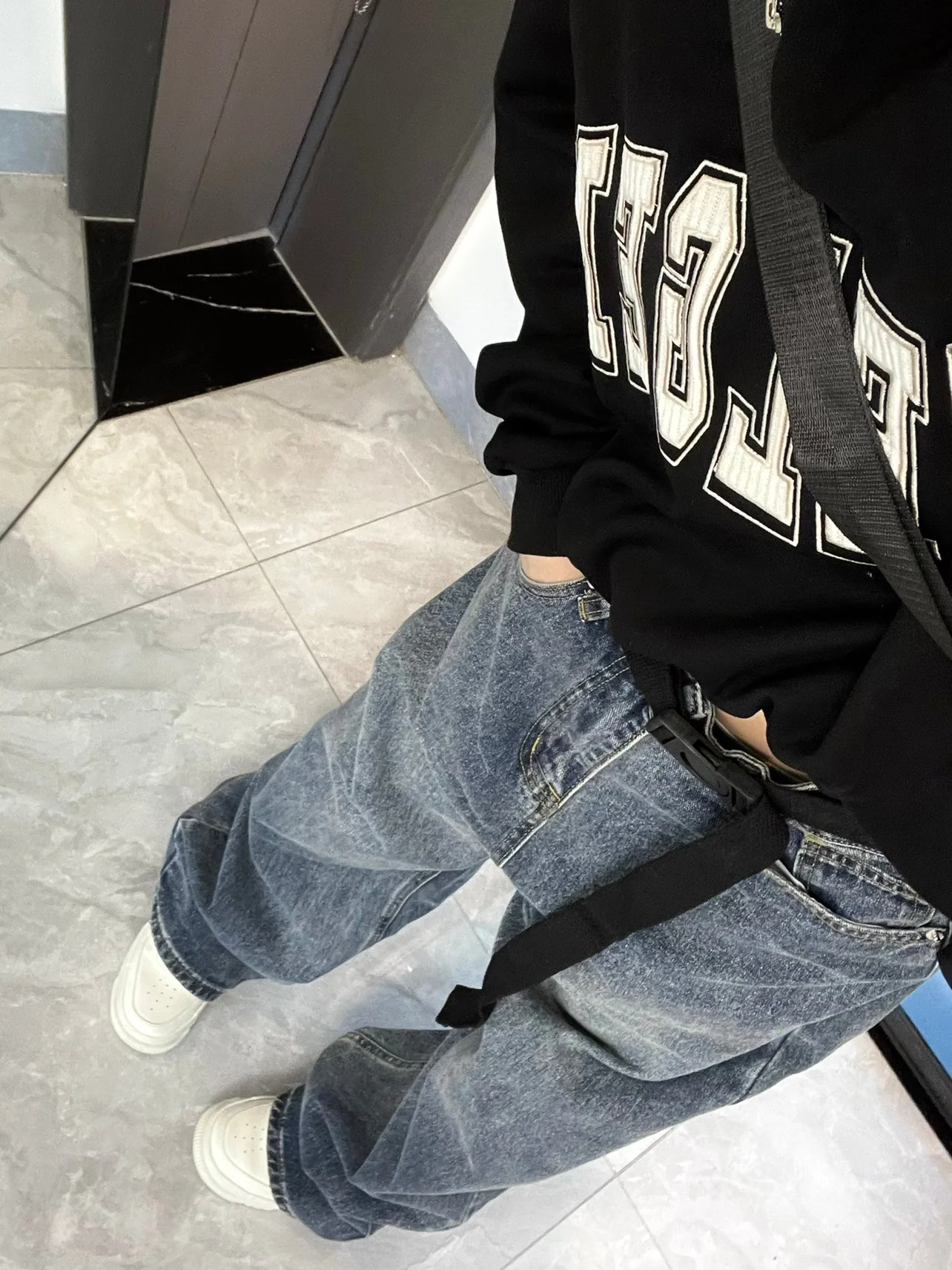 Buckle Belt Baggy Boyfriend Jeans - Image 4