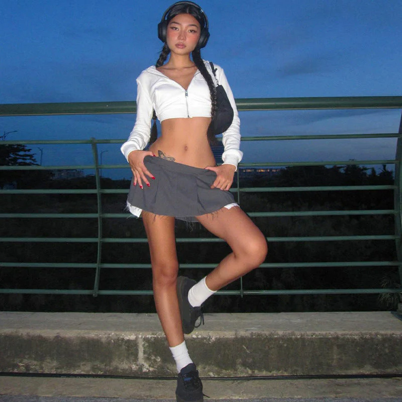 Cropped White Zip Up Hoodie - Image 4
