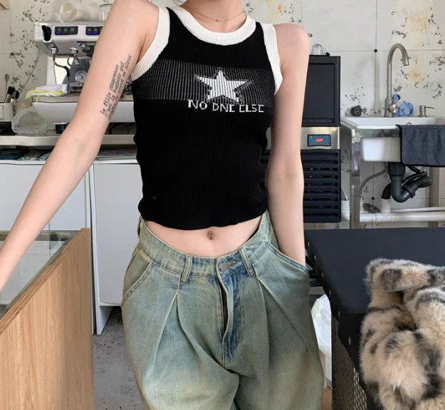 Knitted Star Cropped Tank Top - Image 10