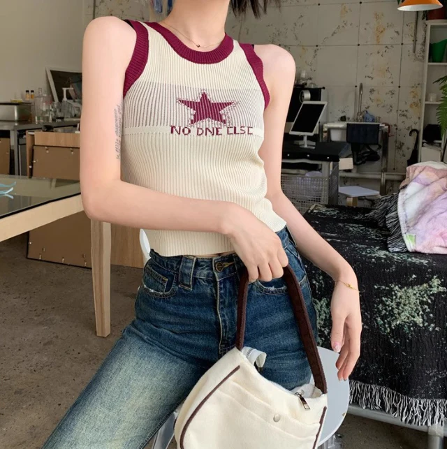 Knitted Star Cropped Tank Top - Image 12
