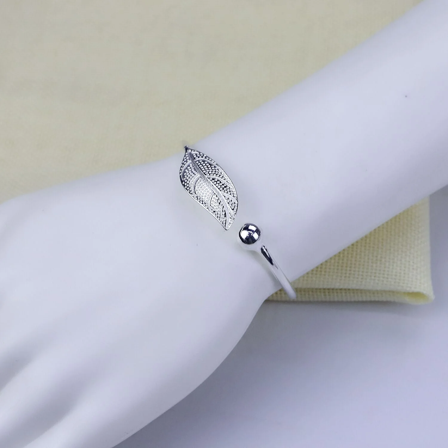 Leaf bracelet - Image 2