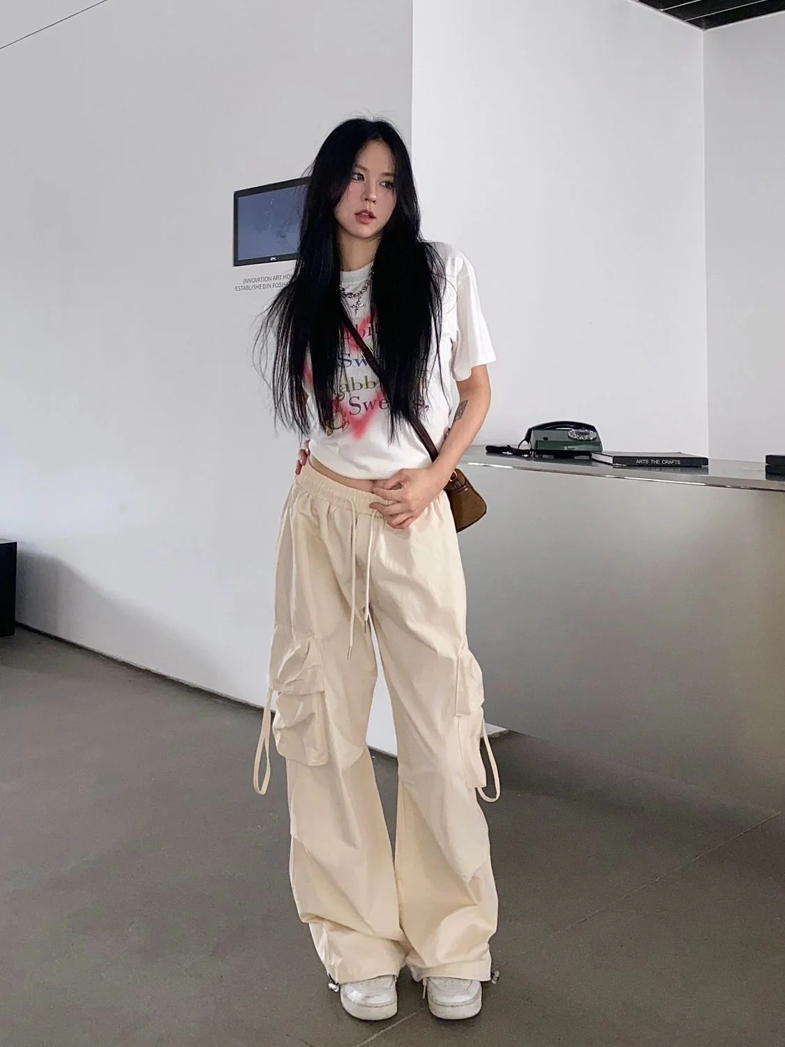 Multiple Pocket Bound Feet Cargo Pants - Image 9