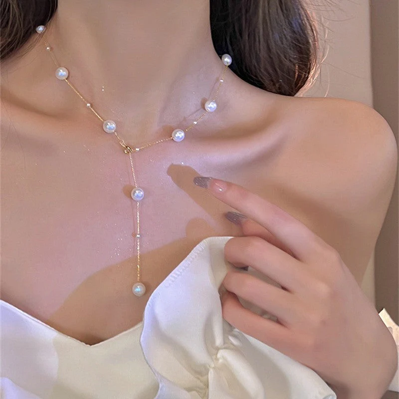 Pearl and Rhinestone Pendant Necklace - Image 18