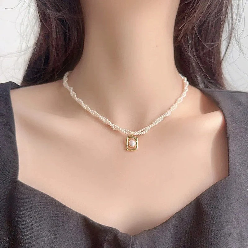 Pearl and Rhinestone Pendant Necklace - Image 19