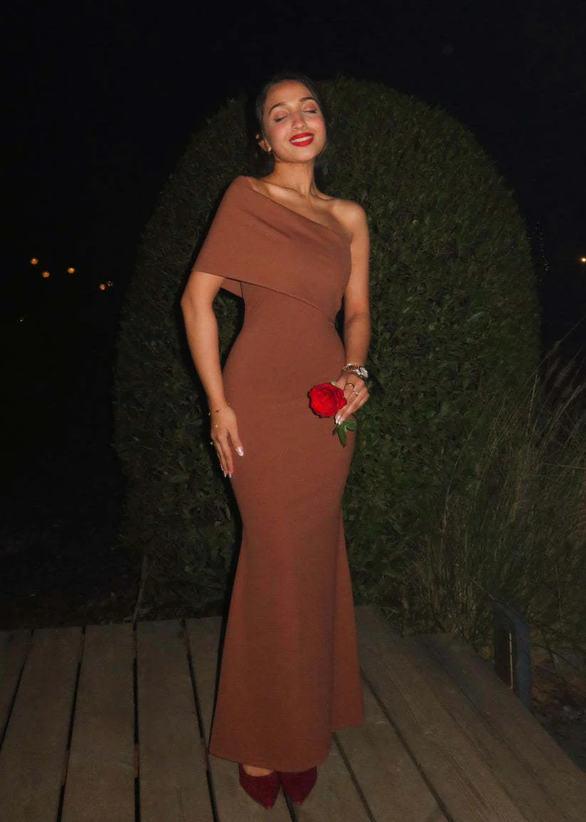 Slim-fit hip-hugging fishtail dress - Image 3