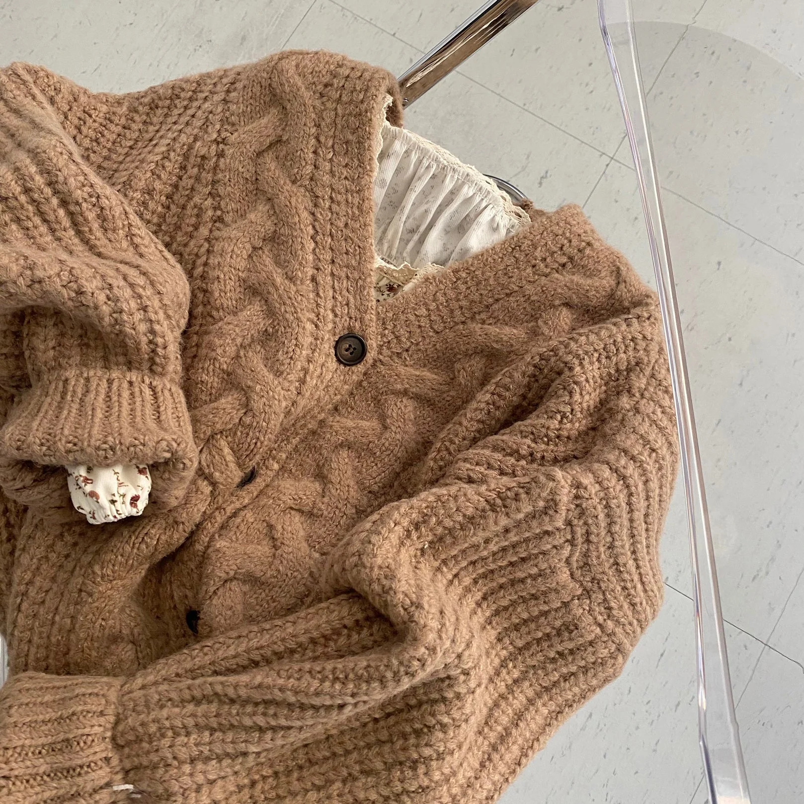 Solid V Neck Puff Sleeve Cable Knit Cardigan - Image 10
