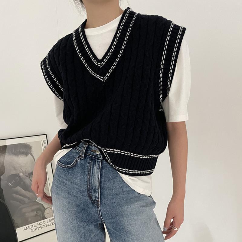 V Neck Stitched Cable Knit Sweater Vest - Image 8