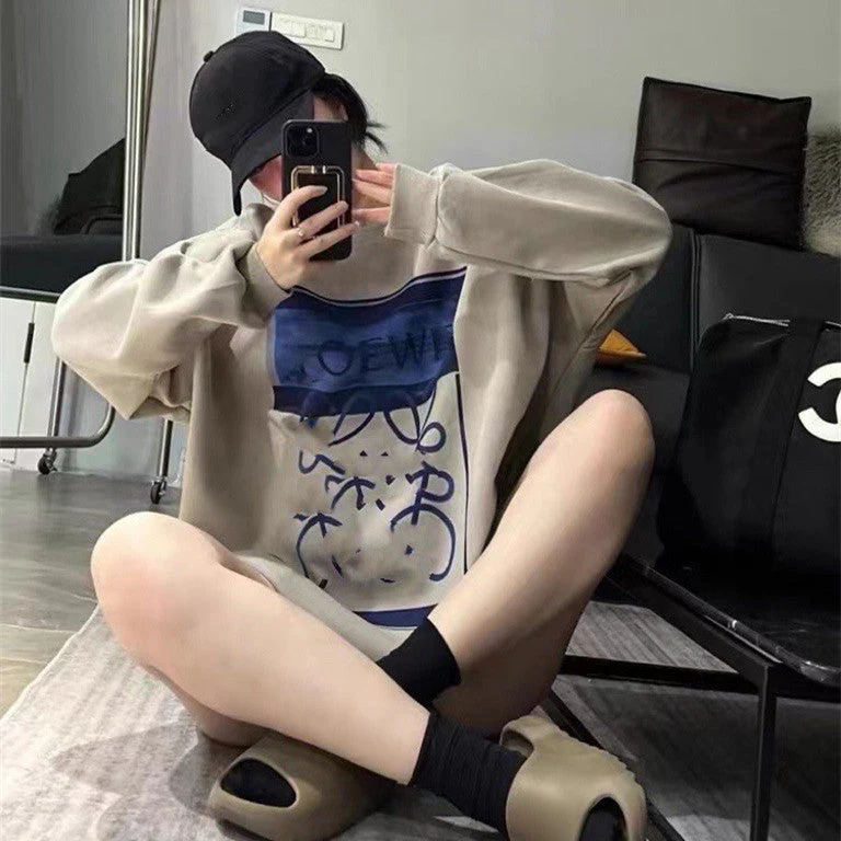 Vintage Patch Oversize Pullover Graphic Sweatshirt - Image 5