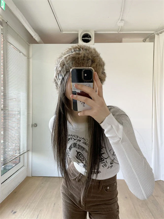 Vintage Print White Cropped Knit Top - Image 5