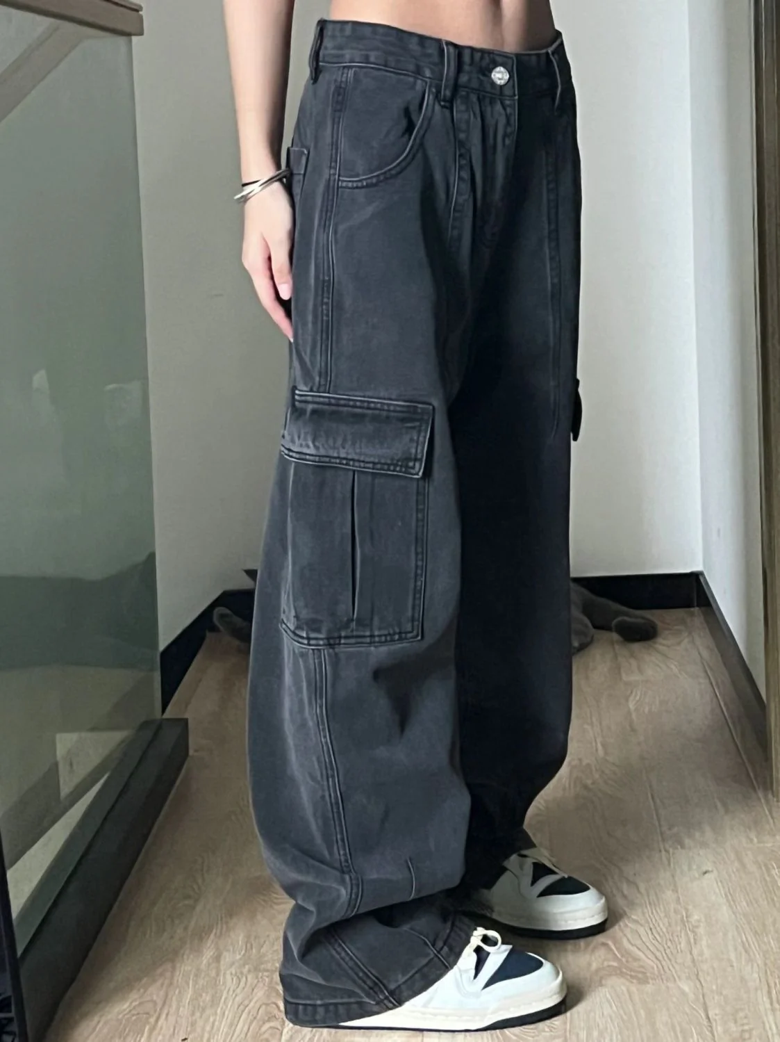 Worn Multi Pocket Casual Jeans - Image 2